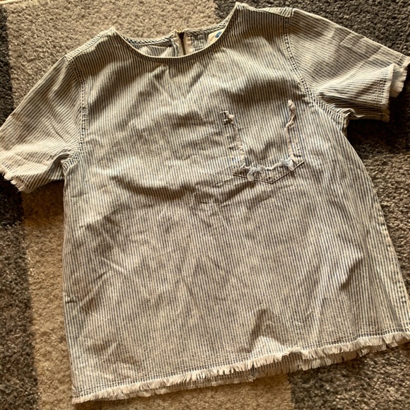 Sadie Robertson Wild Blue Railroad Denim top - Picture 1 of 5